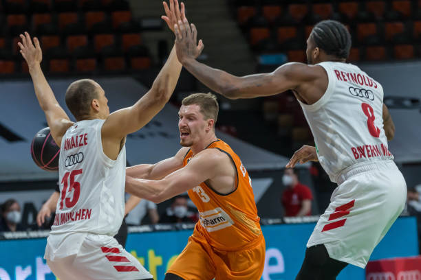 队以高达八 队以高达八